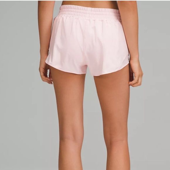 LULULEMON HOTTY HOT SHORTS IN STRAWBERRY MILKSHAKE!!🍓🥛 - Picture 2 of 8
